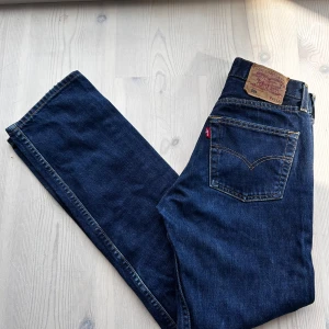 Levis 501 - Säljer ett par Levis 501 i toppskick för ett bra pris! Ordinarie 900kr men säljer för endast 225kr