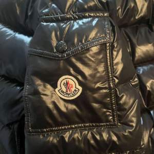 Moncler maya jacka i bästa skick