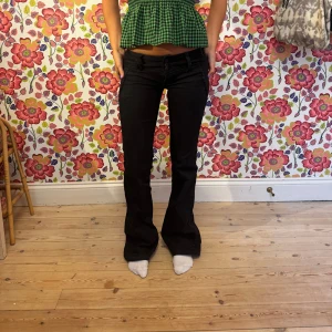 Low waist jeans - Säljer dessa så snygga lågmidjade jeans jag är 169 cm❤️❤️