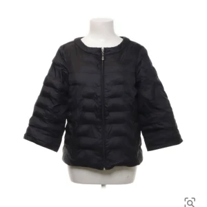 Trekvartsärmad jacka - Svart herno liknande jacka med fickor💘💘Skriv om du vill köpa