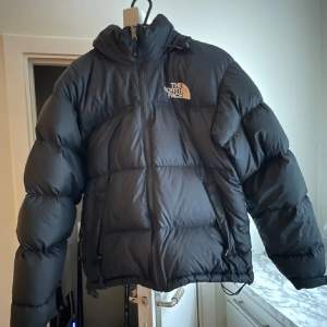 Jag säljer min the north face jacka. Den är i bra skick ny pris 3800