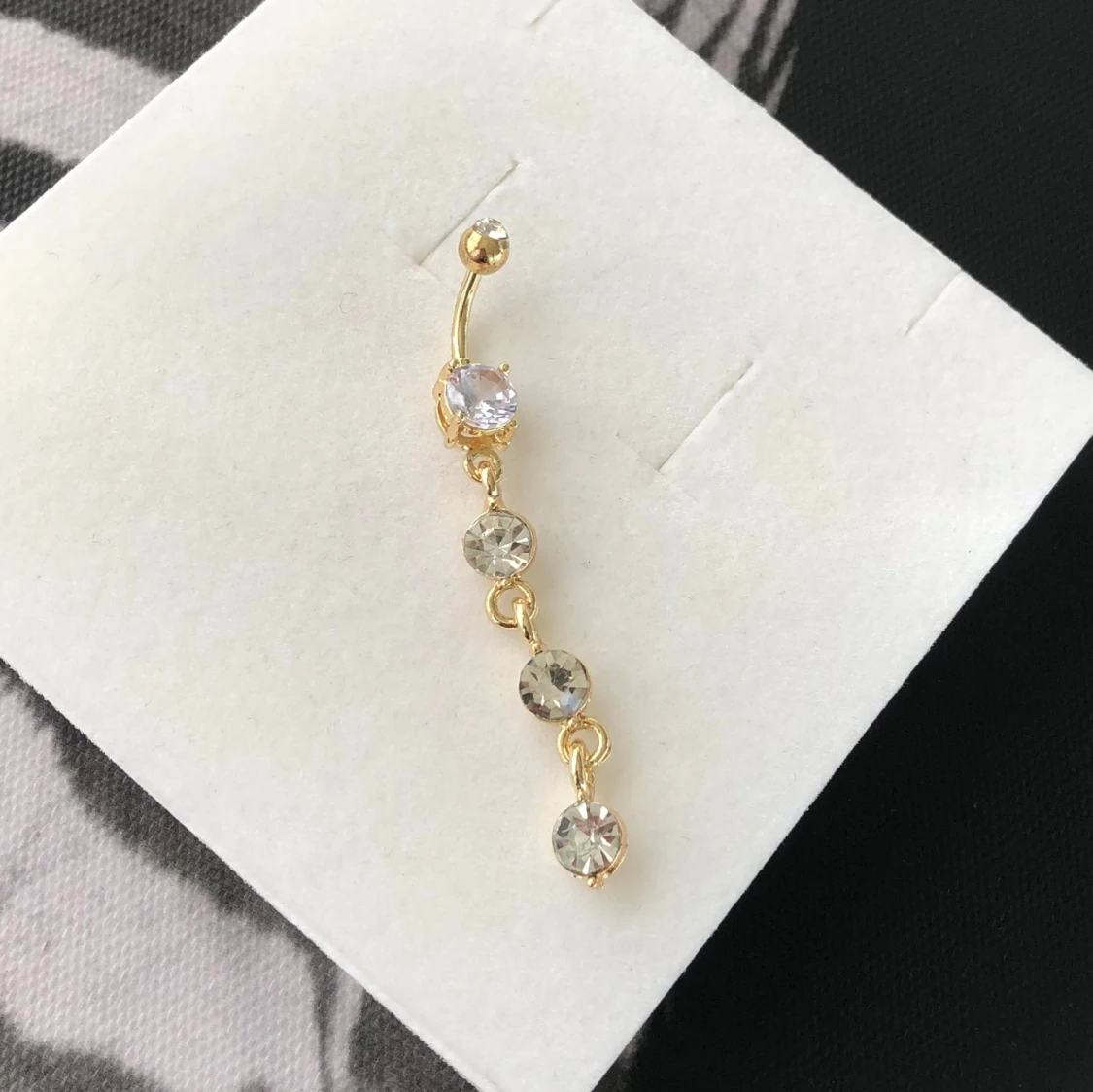 Ny Navelpiercing guld kristaller