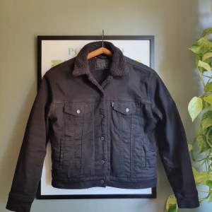 Levi's Sherpa Black Womans - Sparsamt använd Storlek S