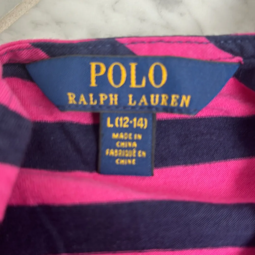 Polo Ralph lauren tshirt randig rosa blå 12-14 år  Finns i Enköping  Köpare står för frakt . T-shirts.