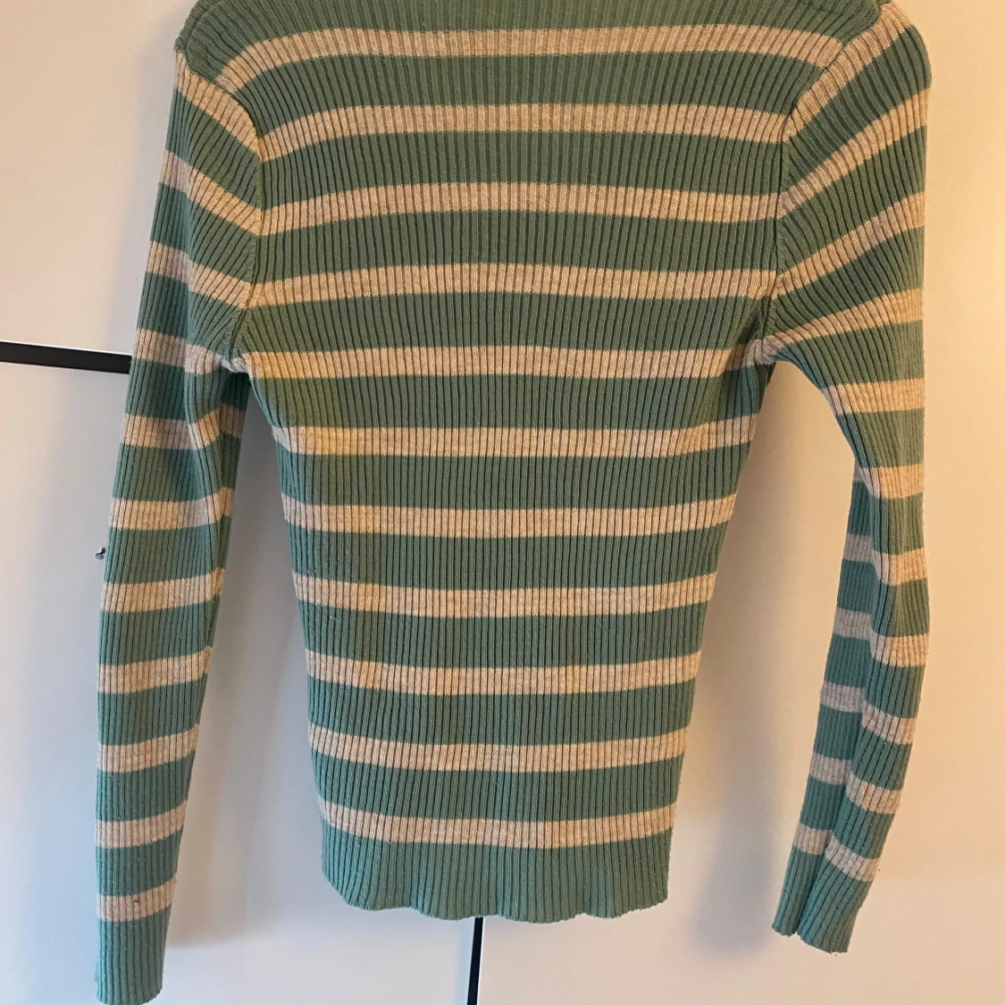 Striped green and white long sleeved top - 90