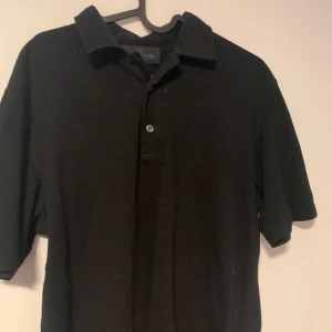 Valentino pike - Valentino jeans pike tröja väldigt skön och snygg | Bra skick(7/10) köpt av en annan lite dammig  | Hör av er om frågor🙌