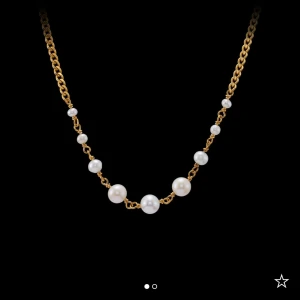 Maria Nilsdotter Dawn necklace  - Jätte fint Maria Nilsdotter halsband som tyvärr har tappat lite färg men det gör att lämna in så fixar dom det!! Nypris 3900kr