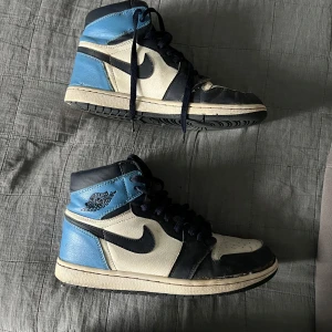 Jordan 1 High obsidian - Väl använda jordan 1or, inte så bra skicka men går att använda ett bra tag till 