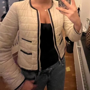 Elegant jacka - Söt fin jacka i bra skick!💕