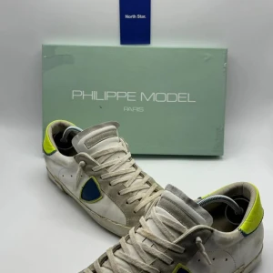 Philippe model - Säljer ett par PHILIPPE MODEL  storlek 45. Köpt online. Ny pris 3800kr +. Obs vid  snabb affär så sänker jag priset! Box kommer med men inte dust bag.