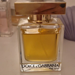 Dolce & Gabbana The One  - Hej!  Säljer min parfym som inte kommer till användning.   50ml flaska men ca 40ml kvar.  Nypris 1335kr passa på!  Perfekt present eller till dig själv. 