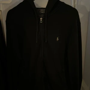 Ralph Lauren  - Ralph Lauren Zip Hoodie  Storlek S Gott skick, inga hål eller liknande Skriv för fler bilder 