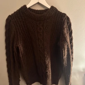 stickad tröja - stickad tröja från pices tjockt material😍.   150kr + frakt