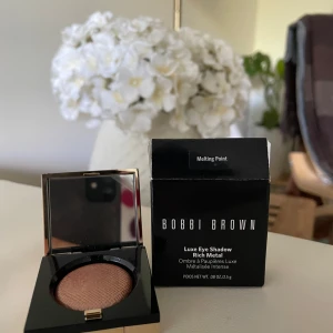 Bobbi Brown Luxe Eye Shadow Melting Point - Skriv till mig innan du köper för jag har även lagt ut annonsen på en annan sida. Ögonskugga från Bobbi Brown i nyansen ’Melting Point’ - Har endast testad en gång. Går ej ner i pris