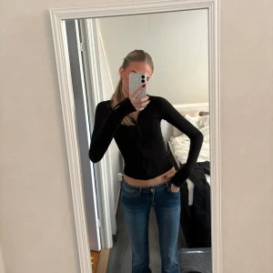 Lågmidjade jeans  - Lågmidjade bootcut jeans! Använd en gång, pris kan diskuteras! 