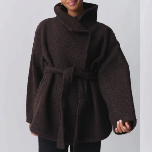 Gina kappa - Oanvänd kappa från gina tricot. Helt slutsåld 