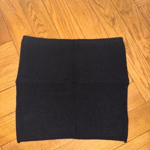 Tubtopp Djerf Avenue - Oanvänd tub topp från Djerf Avenue i storlek small