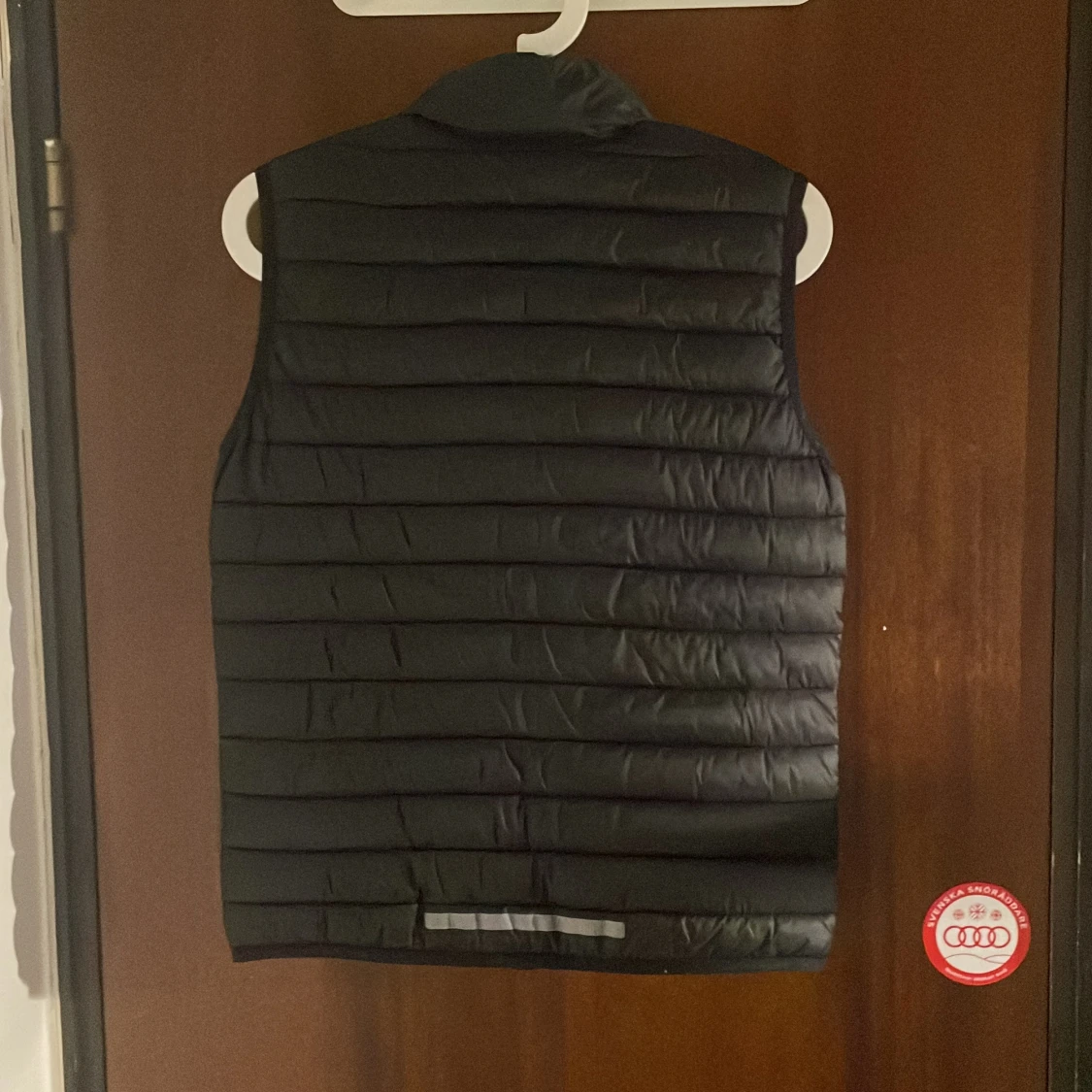 Svart dunväst från McKinley - 90