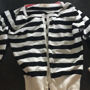 Randig kofta - En jätte fin kofta som är perfekt inför hösten🍁🍂❤️🎃