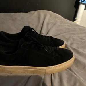 Vagabond skor herr storlek 45 - Ett par riktigt snygga vagabond skor i storlek 45 använda under vintern. Använder de inte längre så har stått på en hylla. 