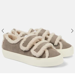 Populära Inuikii sneakers  - Säljer de här oöppnade populära vinterskorna då jag köpte två par. De ligger kvar i kartong lådan och är inte ens testade då den andra storleken passade perfekt. Helt slutsålda överallt! Hör av dig för mer bilder 🫶🏻