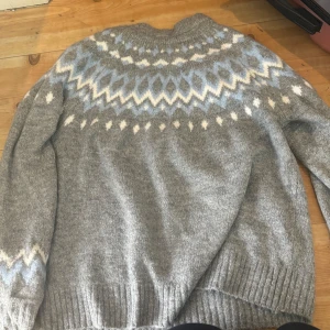 Jul tröja 🎄 ❄️⛄️ - En skjön mjuk stikad jul tröja provat i butik men har ej använt den ❄️