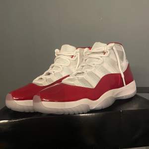 Air jordan 11 storlek 46 i nyskick Använd 1-2 gånger var för stora box finns!