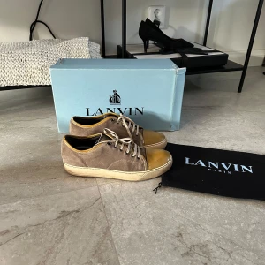 Lanvin cap toe sneakers - Lanvin cap toe sneakers  Storlek: UK 6 fits 41  Skick: 8/10 Pris: 1499:- Box, dustbag medföljer Garanterar äktighet   Skriv pm för mer information 
