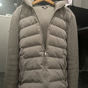 Reiss cardigan - Super bra skick och säljs inte längre. Den är Xl men passar även L
