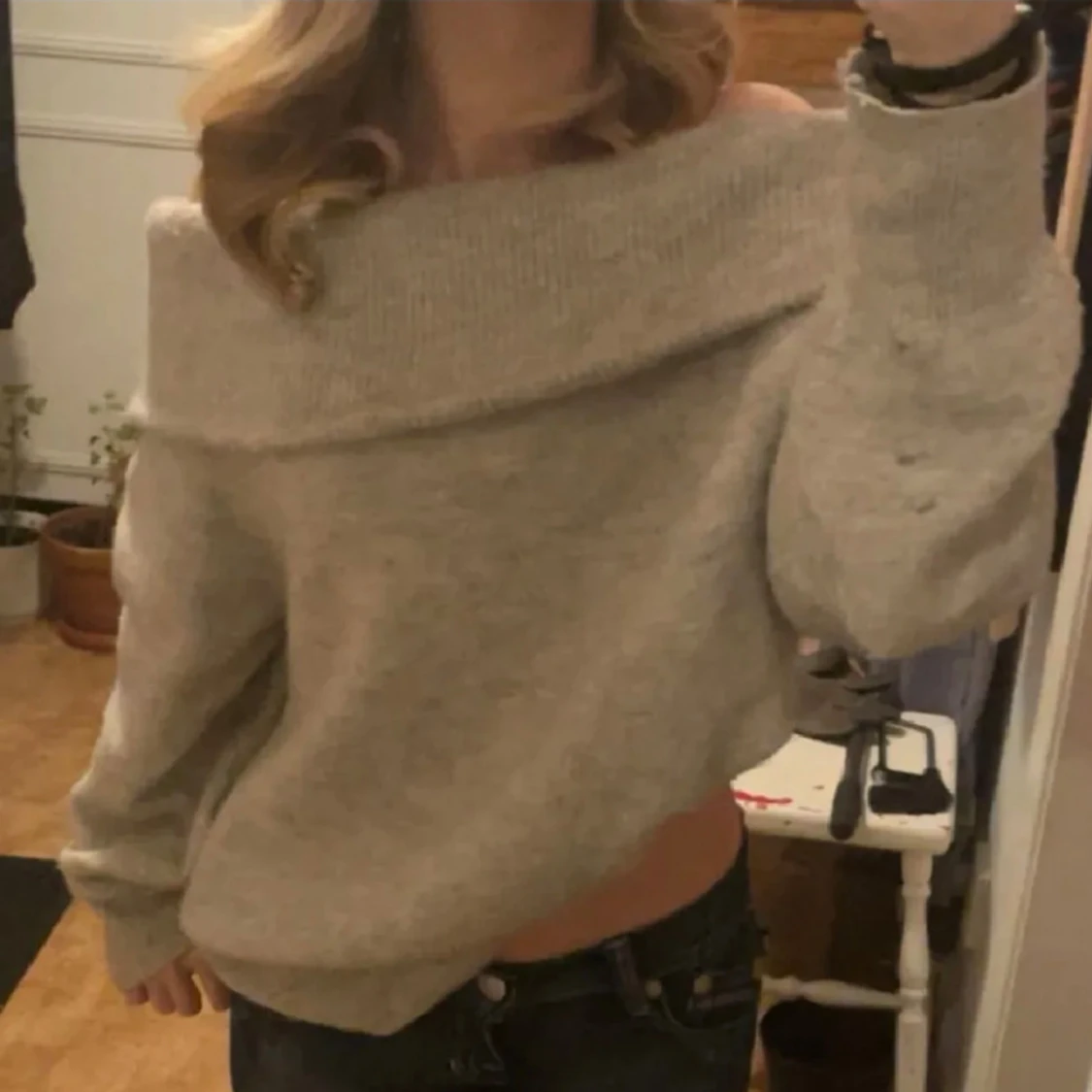 Off shoulder stickad tröja