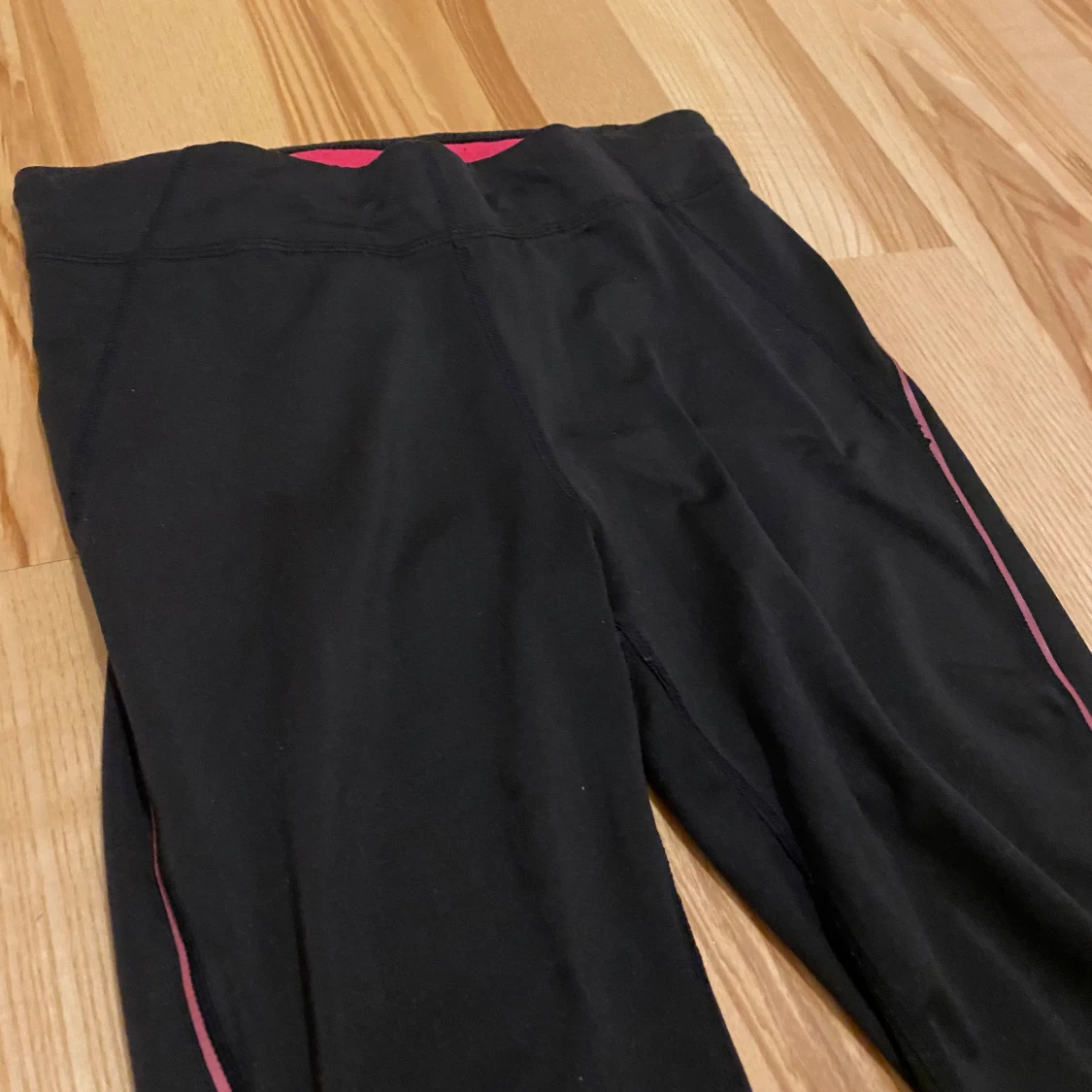 Svarta träningsleggings med dragkedja - 90