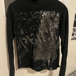 snygg tröja - supercool emotröja som tyvärr inte kommer till användning ! 