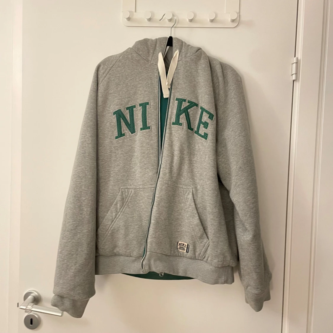 Grön och grå hoodie från Nike - 91