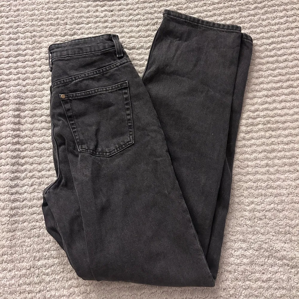 Oanvända raka jeans från H&M. ”90’s Baggy jeans”. Jeans & Byxor.