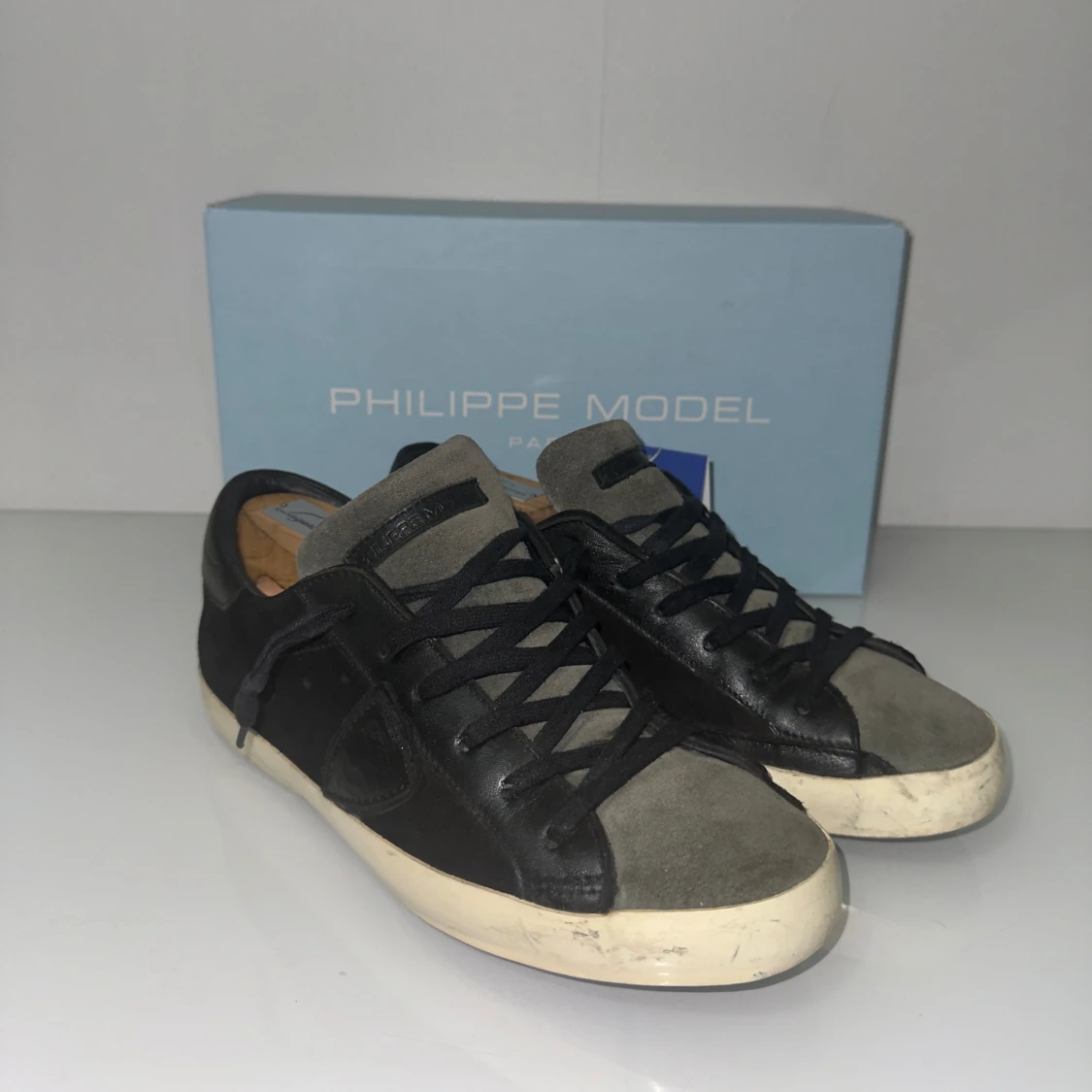 Svarta sneakers från Philippe Model