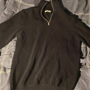 Zara knitwear, quarter zip Storlek: M (Passar även S) Endast använd 1-2 gånger