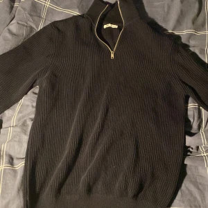Navy Zara Quarterzip - Zara knitwear, quarter zip Storlek: M (Passar även S) Endast använd 1-2 gånger