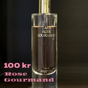 Zara Rose Gourmand Parfym - Säljer en elegant Zara Rose Gourmand parfym för att den inte kommer till användning. Doften har toppnoter av ros, mellannoter av amber och basnoter av vanilj. Perfekt för dig som älskar en blommig och söt doft med en hint av pudrighet. OBS, Fraktkostnad tillkommer!