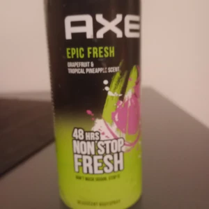 Axe Epic Fresh Deodorant - Säljer en Axe Epic Fresh deodorant med doft av grapefrukt och tropisk ananas. Den ger en fräsch känsla i upp till 48 timmar. Circa 75 ml kvar av 150.