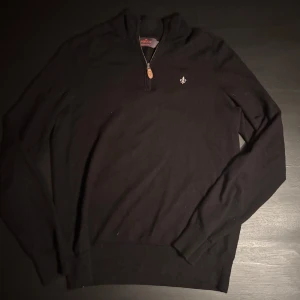 Morris tröja  - Hej säljer nu denna merinoull half zip ifrån Morris i färgen svart och st M men den sitter som en S