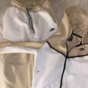 Beige nike tech tracksuit  - Säljer min brige nike tech i storlek M, väldigt bra skick inga fläck eller hål. Passar både S och M