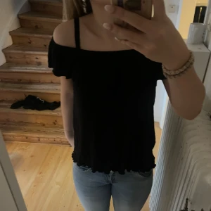 Svart topp - En svart topp i bra skick💞