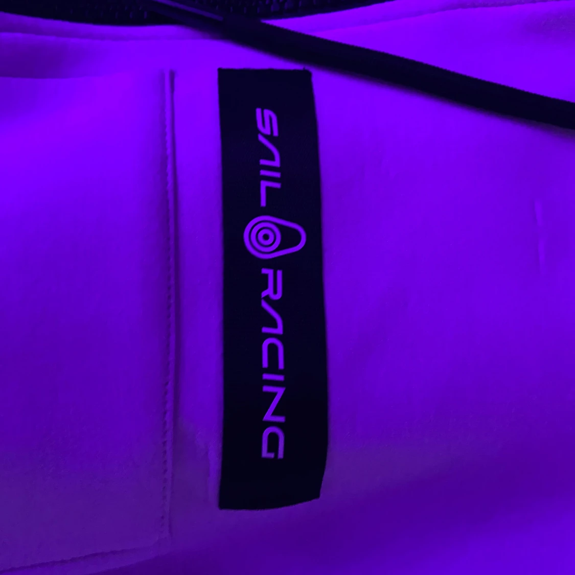 Vit hoodie från Sail Racing - 92