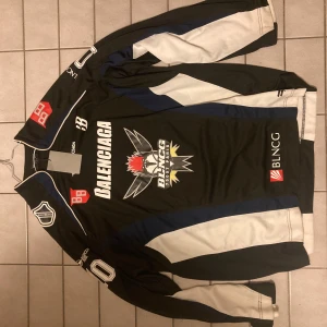 Balenciaga Hockey Jersey - Oversized unisex Jersey från balenciaga, storlek är L med en oversized fit