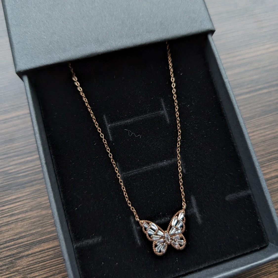 Fjäril halsband (VX103)