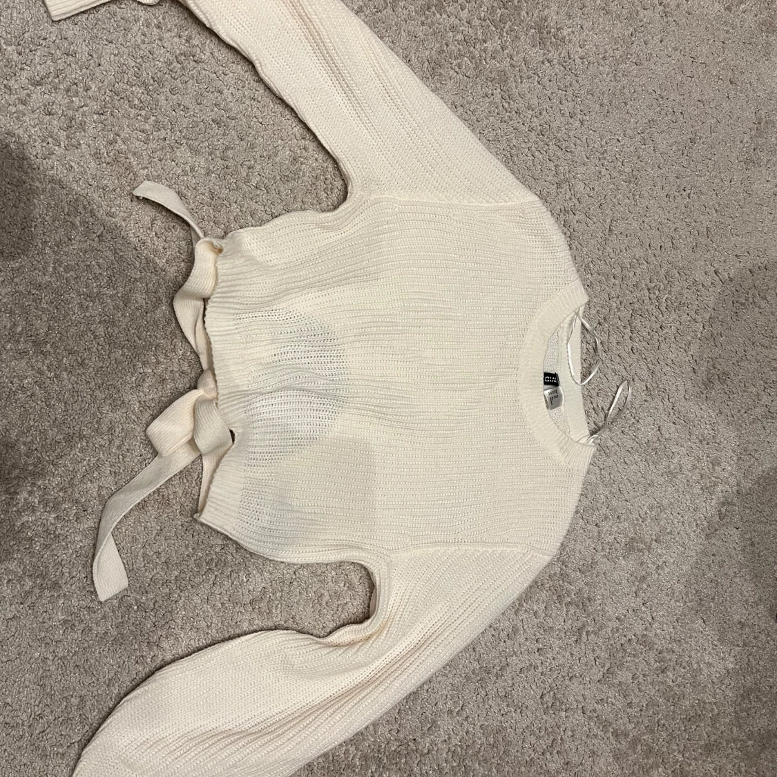 Vit rosett stickad 💝 - 91