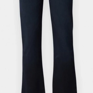 Ltb valerie jeans - Snygga, knappt använda LTB jeans! Det är modellen valerie och jag säljer dem då de inte kommer ti användning. Jag har använt de 2 gånger. Strl W29 L34. Ursprungligt oris: 829kr. Säljer för 540 kr + frakt!!