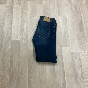 Jack & Jones jeans  - Snygga jack & Jones jeans som är i toppskick, nypris 1150 vårat pris är 299 priset kan alltid diskuteras 🙌🏻