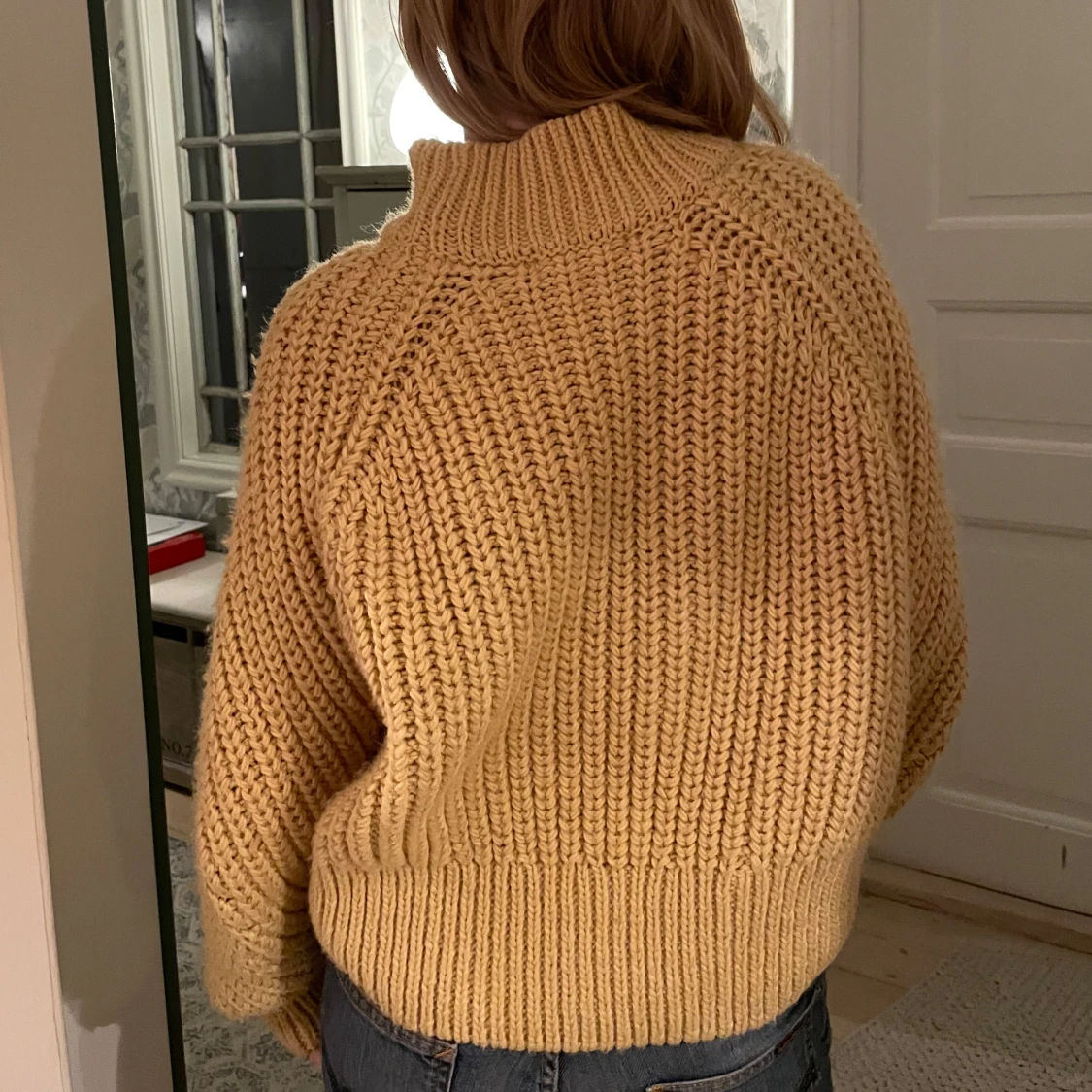 Gul stickad tröja - 90
