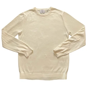  Bläck trjöja i créme whit  - Bläck tröja jag köpte ett år sen för 800kr hade den några få tall gånger men den passar inte mig längre.tröjan  är en smal och passar som en small/xs pasar bra till typ alla stilar om du har några frågor tveka inte att kontakta mig 